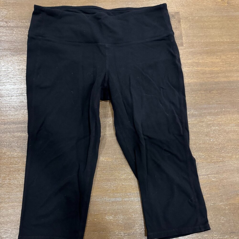 Athleta Black Cropped Leggings
